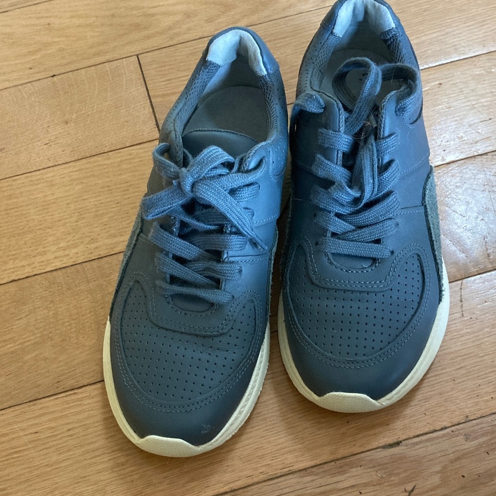 Everlane women’s steel Blue leather  Sneakers size 6